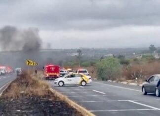 Narco bloqueos y quema de vehículos sacuden la zona sur de Hidalgo