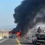 Jalisco y Michoacán inician el día bajo fuego y bloqueos