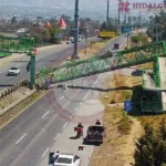 Colapsa puente peatonal en Tulancingo tras impacto de grúa