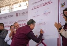 Menchaca firma convenio para proteger la imagen urbana