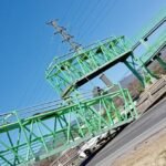 Colapsa puente peatonal en Tulancingo tras impacto de grúa