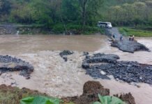 Huehuetla: colapsa puente en Zicatlán, comunidades quedan incomunicadas