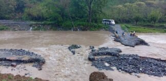 Huehuetla: colapsa puente en Zicatlán, comunidades quedan incomunicadas