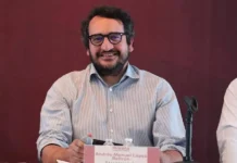 Morena exhibe estatus profesional de Andy López Beltrán