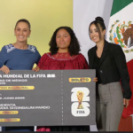 Sheinbaum entrega boletos del Mundial 2026 a jóvenes futbolistas