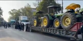 Megamarcha de transportistas y campesinos paraliza Reforma y Eje 2 Norte en CDMX Bloqueos y retenes policiales provocan caos vial; manifestantes amenazan con intensificar protestas rumbo al Mundial 2026 Una megamarcha encabezada por integrantes de la Asociación Nacional de Transportistas y el Frente Nacional para el Rescate del Campo Mexicano mantiene severamente afectada la movilidad en la Ciudad de México, tras bloquear ambos sentidos de Paseo de la Reforma y Eje 2 Norte. La movilización ha generado importantes congestionamientos vehiculares debido a los bloqueos instalados por transportistas y campesinos, así como a los retenes implementados por elementos de seguridad capitalina para impedir el avance de maquinaria agrícola hacia el Ángel de la Independencia. De acuerdo con reportes viales, elementos policiacos atravesaron patrullas y grúas en distintos puntos estratégicos para contener el avance de los manifestantes, lo que agravó el caos vial en la zona centro y norte de la capital. El impacto también alcanzó al sistema de transporte público. La Línea 7 del Metrobús opera con circuitos provisionales debido a la interrupción del servicio desde Peralvillo hasta la Glorieta Cuitláhuac. Ante las afectaciones, el Centro de Orientación Vial de la Ciudad de México recomendó utilizar vías alternas como Avenida Insurgentes, Circuito Interior, Eje 1 Poniente, Avenida Circunvalación y Congreso de la Unión. Los manifestantes exigen mayores condiciones de seguridad carretera ante el incremento de asaltos y homicidios de operadores de transporte de carga en distintas autopistas del país. Además, organizaciones campesinas demandan precios de garantía para los granos básicos, la desvinculación de los costos agrícolas de la Bolsa de Chicago y la exclusión de ciertos productos del Tratado entre México, Estados Unidos y Canadá (T-MEC). Los líderes del movimiento advirtieron que, de no existir acuerdos con el gobierno federal antes del próximo 11 de junio, podrían intensificar las protestas durante las actividades relacionadas con el Mundial de Fútbol 2026. FotoEspecial