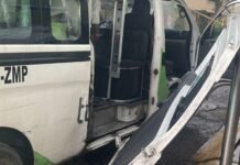 Desprendimiento de puerta en unidad del Tuzobús por «manipulación externa»