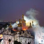 Ataque ruso incendia histórico monasterio de Kiev en Ucrania