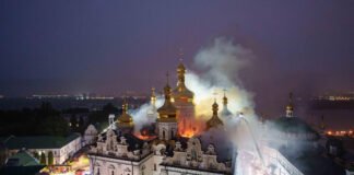 Ataque ruso incendia histórico monasterio de Kiev en Ucrania