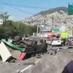 Volcadura de microbús en la México-Pachuca deja al menos 15 lesionados