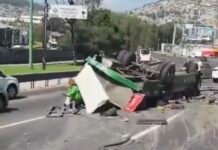 Volcadura de microbús en la México-Pachuca deja al menos 15 lesionados