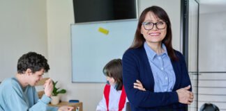 Consulta a maestros escuela por escuela para sustituir la USICAMM