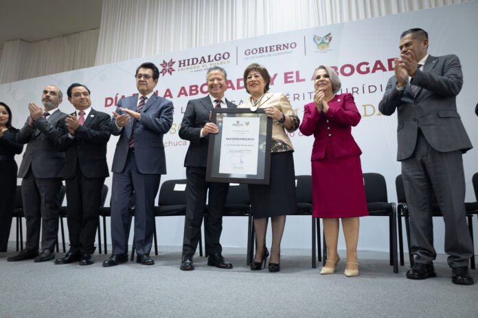 100726_GOBERNADOR_DÍA DE LA ABOGADA Y EL ABOGADO_PACHUCA_KS-4