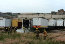 Incendio consume cajas de tractocamión en Tulancingo