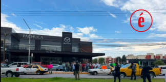 Protestan frente a agencia Mazda en Pachuca por presuntos fraudes