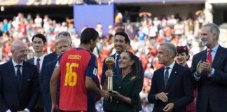Sheinbaum entrega el Balón de Oro a Rodri