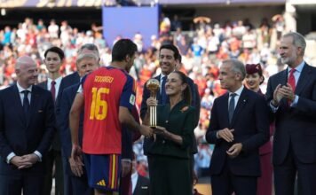 Sheinbaum entrega el Balón de Oro a Rodri