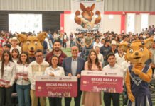Gobierno entrega más de mil Becas para la Transformación