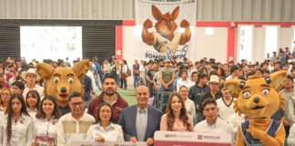 Gobierno entrega más de mil Becas para la Transformación