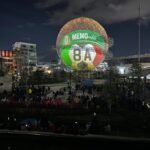 Homenaje a leyendas del fútbol con videomapping mundialista