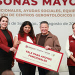 Menchaca promueve el bienestar integral de adultos mayores