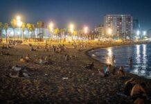 Turistas duermen en playas de Barcelona ante el alto costo de hospedaje