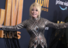 Muere Dolly Parton; Trump ordena izar banderas a media asta