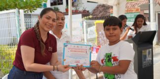 Emotiva clausura de cursos de verano del DIF Huejutla