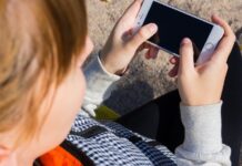 Lineamientos para regular el uso de celulares en escuelas