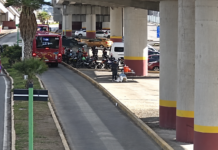 Vehículo particular provoca choque con unidad del Transporte Metropolitano en Zona Plateada