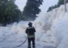 Espuma vuelve a invadir carretera en Alfajayucan
