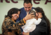Niñas y niños encuentran nueva familia mediante programa de adopción