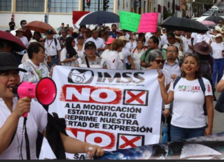 Marchan trabajadores activos y jubilados del IMSS e IMSS-Bienestar en Hidalgo