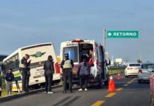 Percance en la México-Pachuca de microbús de la ruta Acayuca-Pachuca