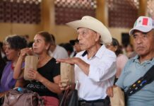 Originaria lleva cine en lenguas indígenas a comunidades de Hidalgo