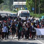 Caravana de centroamericanos ingresa a México por Chiapas