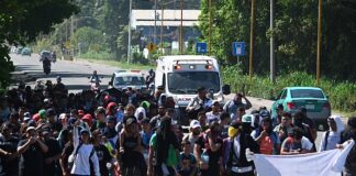 Caravana de centroamericanos ingresa a México por Chiapas