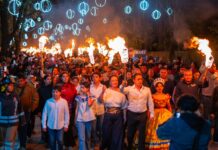 Huasca honra a los héroes de Independencia con tradicional Recorrido de Antorchas