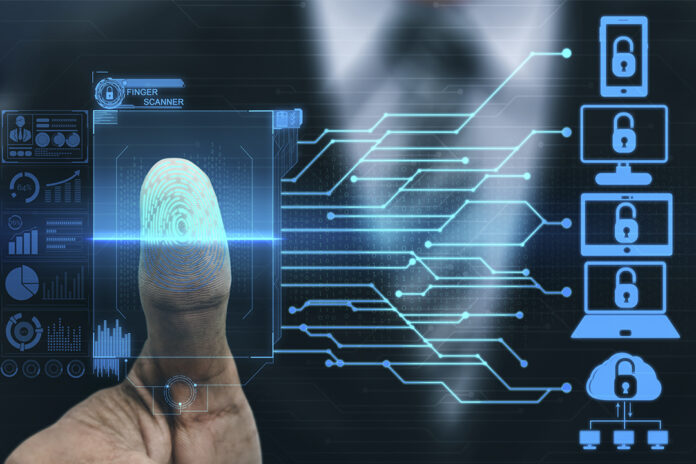 hombre-huella-con-biometria