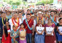 Xantolo: Hidalgo entrega de cacao y azúcar a familias Huastecas