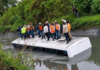 Autobús con trabajadores del Tren México-Querétaro cae a canal de aguas residuales