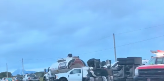 Vuelca pipa de Pemex con 20 mil litros de diésel en la Pachuca-Sahagún