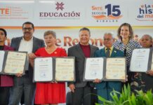 Reconoce Menchaca a trabajadores de la educación