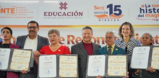 Reconoce Menchaca a trabajadores de la educación