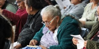 Más de 300 artesanas de la Otomí-Tepehua reciben créditos por 7 MDP