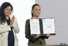 Sheinbaum firma decreto tras consenso para proteger a menores en internet